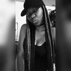 Meet your Posher, Mia